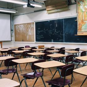 classroom-2093744_1920.jpg