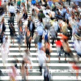 pedestrians-400811_1920.jpg