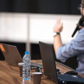 the-conference-3248255_1920.jpg